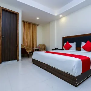 Ivy Plaza Luxury Отель